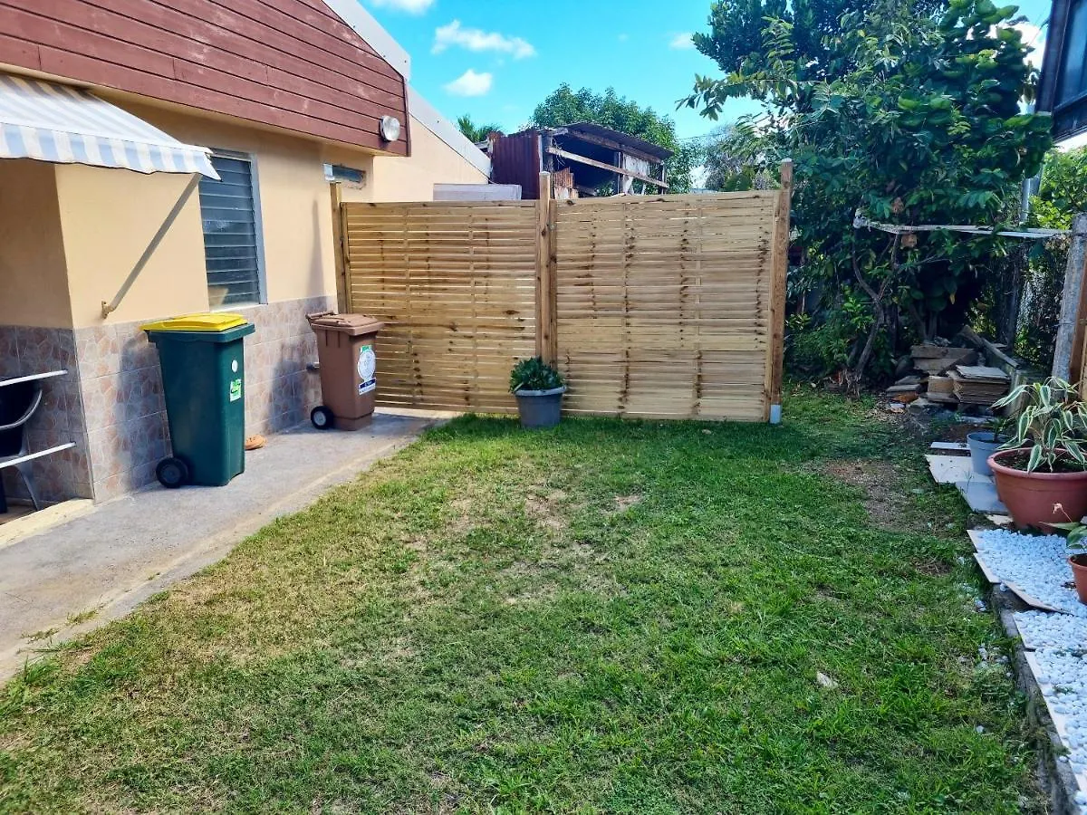 Dom wakacyjny Maison Charmante Au Robert Avec Jardin Et Tennis A Proximite Le Robert